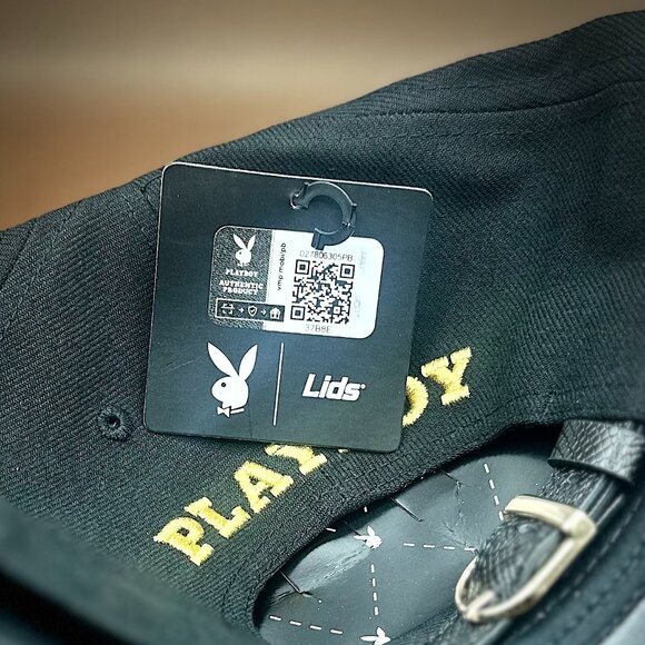 PLAYBOY Premium Bunny Snapback - Picture 9 of 10